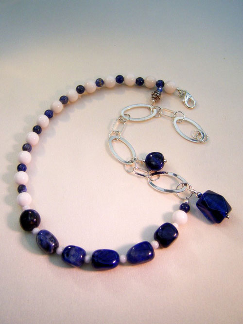 508n - 18 inch handcrafted necklace, blueberry and white 